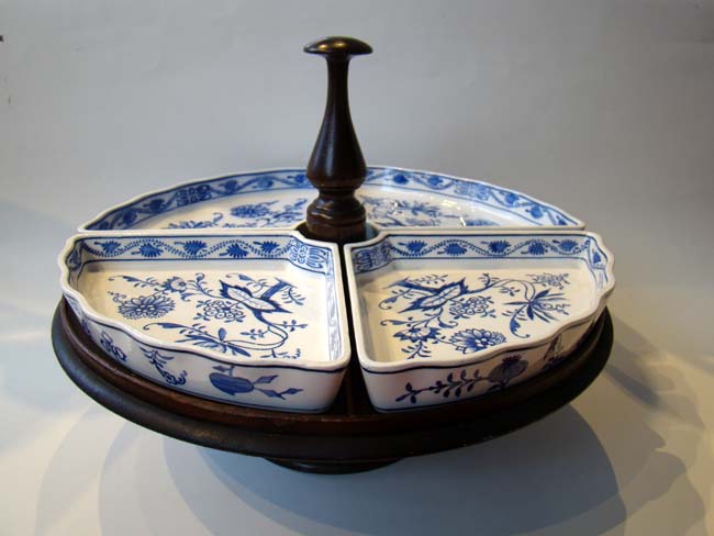A beautiful vintage Villeroy & Boch Lazy Susan with four Dresden Saxony Blue Onion Trays circa 1909